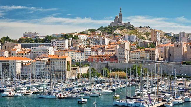 Dengan banyak masuknya pengunjung ke Marseille membuat kota itu jadi destinasi populer liburan jangka pendek, sehingga penyewaan properti masif terjadi.