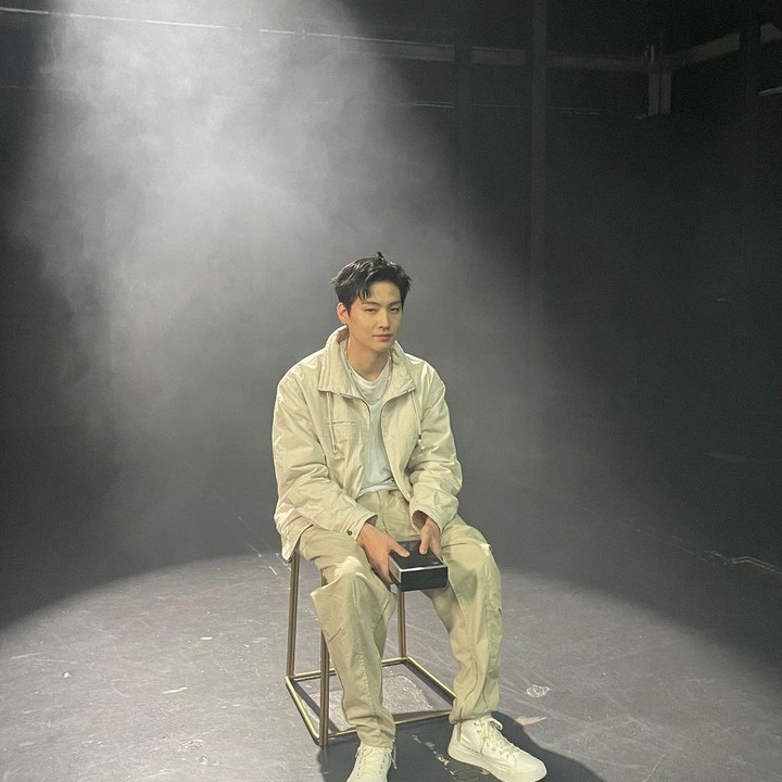 <p>Leader boyband GOT7, Jay B, telah mendaftar wajib militer pada Februari 2023 dan berakhir pada 1 November 2024. Meskipun sedang wamil, ia tetap berinteraksi dengan para fans di media sosial melalui unggahan yang dibagikan. (Foto: Instagram @jaybnow.hr)</p>