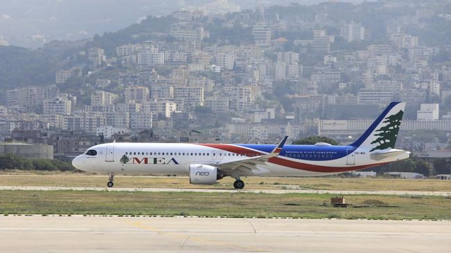 Maskapai Lebanon Middle East Airlines (MEA) masih melayani penerbangan meski Israel membombardir pinggiran selatan Beirut, dekat markas militan Hizbullah.