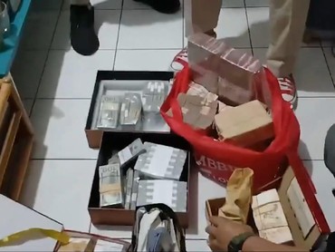 img-title Ini Uang Suap Hakim yang Bebaskan Ronald Tannur, Ada Tulisan 'Buat Kasasi'
