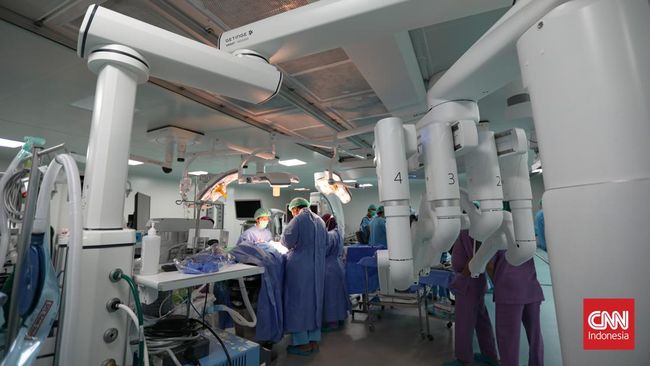 Mayapada Hospital Surabaya perkenalkan TKR berbasis teknologi robotik VELYS™ dengan presisi tinggi, pemulihan cepat, dan risiko revisi rendah.