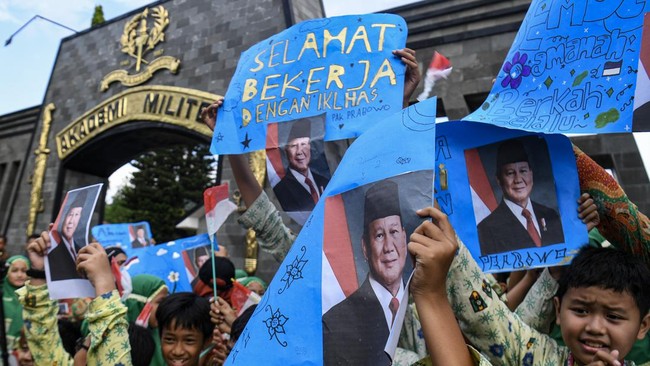 Prabowo Subianto akan memberi pembekalan lima sesi kepada para menteri dan wakil menteri di Akademi Militer (Akmil), Magelang hari ini.