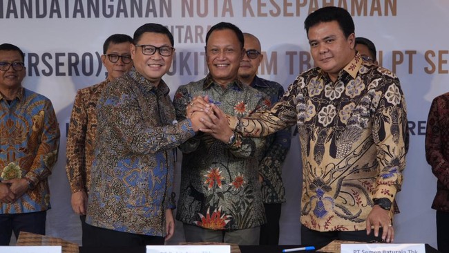 Bukit Asam menggandeng KAI dan Semen Baturaja untuk meningkatkan kapasitas bongkar di area Kertapati, Palembang, Sumatera Selatan.
