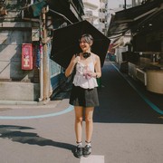 Get The Look: Gaya Liburan Musim Panas ala Sheila Dara