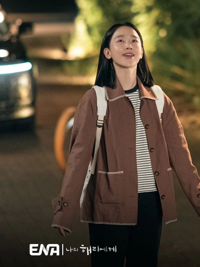 Bagaimana menurut kamu style Shin Hye Sun dalam drama Korea Dear Hyeri ini, Beauties?/ Foto: instagram.com/channel.ena.d