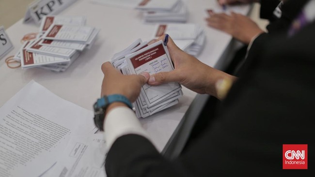 Anak mantan gubernur Banten Ratu Atut, Andika Hazrumy, kalah telak di Pilbup Serang 2024 jenis hitung sigap alias quick count.