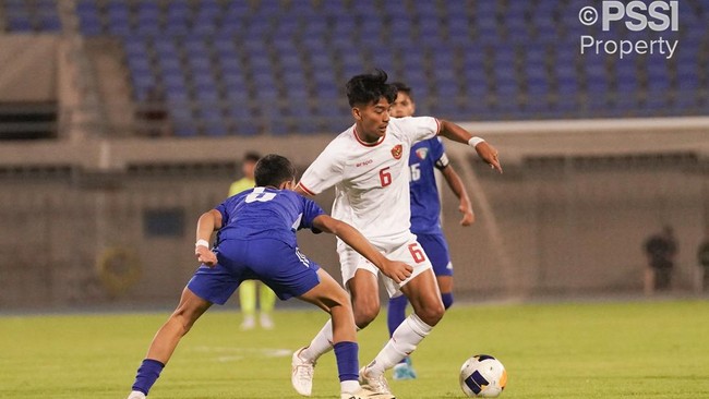 Timnas Indonesia U-17 berhasil menang 1-0 atas Kuwait, namun kritik tajam tetap bermunculan.