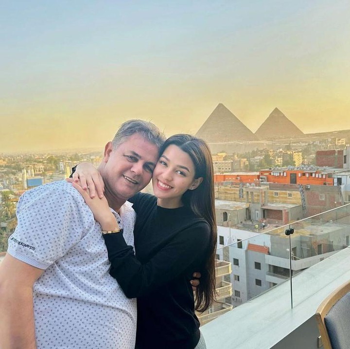 <p>Dalam unggahan yang sama, Susan juga sempat bertemu dengan sang Ayah, Sameh Abd Elfatah. Meski sang Ayah berasal dari Mesir, Susan lahir dari Bunda keturunan Tionghoa, Nancy Dbomb. (Foto: Instagram: @susansameeh)</p>