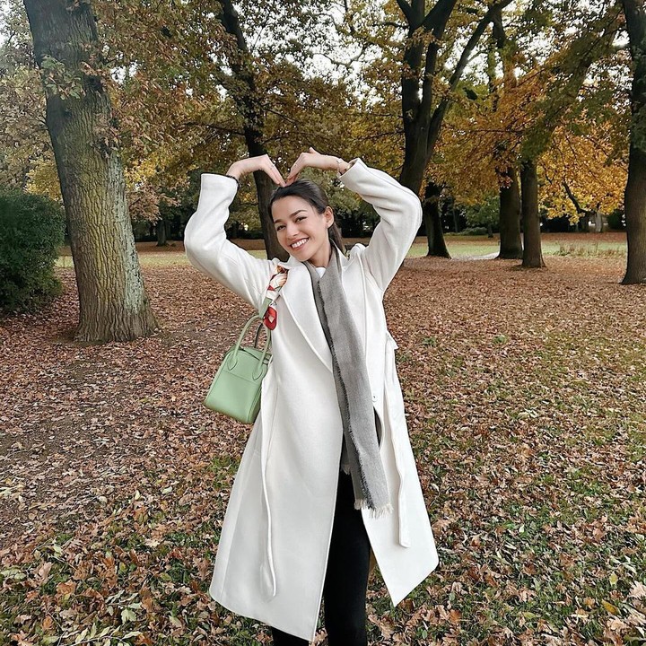 <p>"MasyaAllah Kak Ucan cantik banget," kata seorang netizen dengan emotikon hati. "Sehat-sehat kakakku sekeluarga," ungkap netizen lainnya. (Foto: Instagram: @susansameeh)</p>