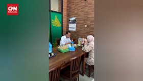 VIDEO: Pemilik Ungkap Makanan Yang Disantap Jokowi di Warung Sate
