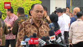 VIDEO: Outbound di Akmil Magelang, Menteri & Wamen Pakai Jaket Loreng