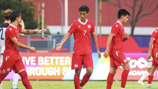 Hasil Kualifikasi Piala Asia U-17 2025 memunculkan banyak skor gila. Bahkan rekor kemenangan dalam sejarah U-17 tercipta saat Tajikistan menang 33-0.