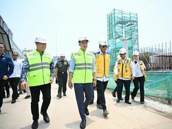 Gibran Blusukan Cek Proyek Air di Jakarta