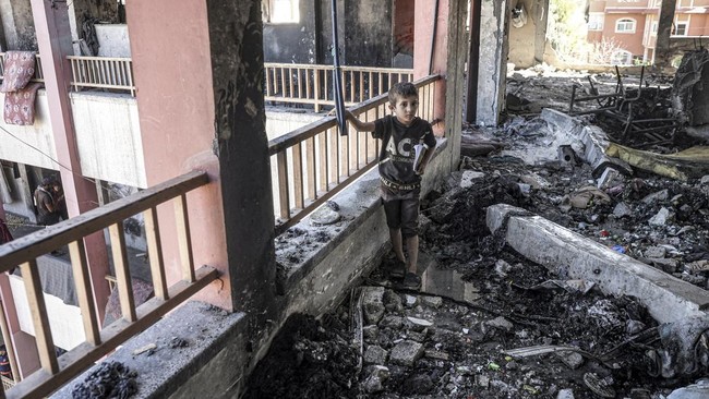 FOTO: Israel Gempur Kamp Nuseirat Gaza, 16 Tewas