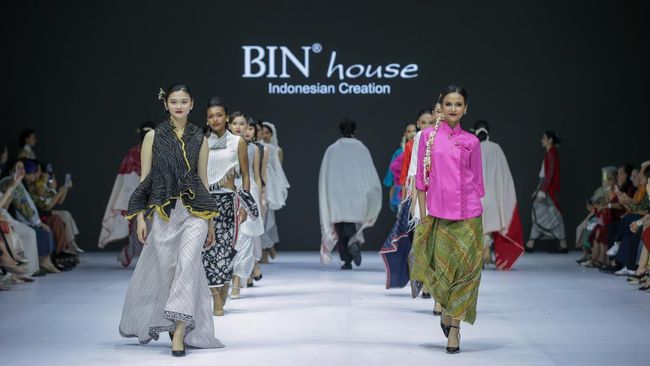 BIN House mengambil 'Sekapur Sirih' sebagai tajuk koleksi yang dipamerkan dalam gelaran Jakarta Fashion Week (JFW) 2025.