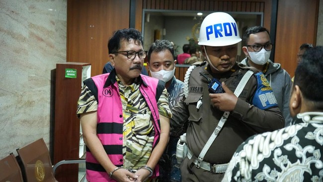 Zarof Ricar ditangkap setelah diduga terlibat gratifikasi pengurusan kasus hingga total Rp920 miliar.