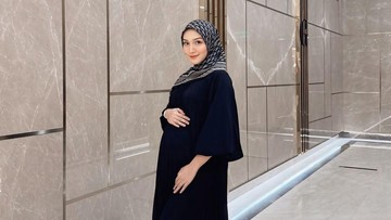 7 Potret Gaya Stylish Bunda Seleb Pamer Baby Bump Kehamilan