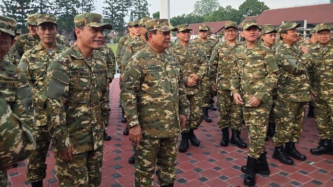 Suara terompet jam 4 pagi di Akmil Lembah Gunung Tidar, Magelang membangunkan para menteri dan wakil menteri kabinet Prabowo Subianto.