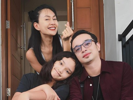 5 Potret Oncy Ungu & Enditha Bersama Anak Semata Wayang yang Sudah ABG