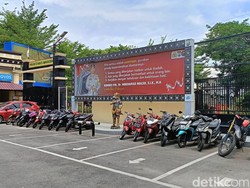 Polrestabes Makassar Tangkap 13 Pelaku Curanmor, Sita 2 Mobil-25 Motor