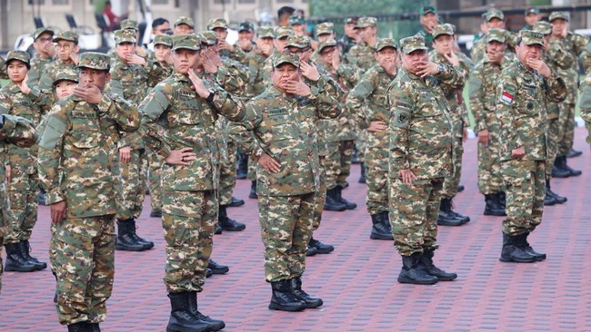 Prabowo Subianto menekankan sejumlah kebijakan prioritas, termasuk swasembada pangan dan energi, dalam pelatihan menteri di Akademi Militer (Akmil), Magelang.