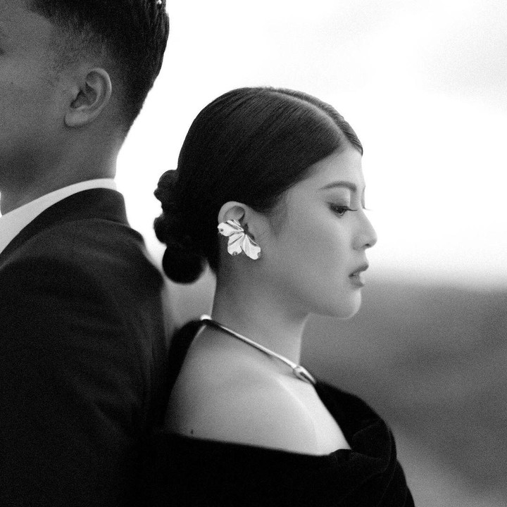 <p>Atlet bulutangkis Anthony Sinisuka Ginting akan segera menikah dengan sang kekasih, Mitzi Abigail. Beberapa waktu lalu, keduanya pun melakukan sesi pemotretan prewedding. (Foto: Instagram: @mitziabigail)</p>