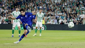 FOTO: Kevin Diks Cetak Gol, Real Betis Gigit Jari