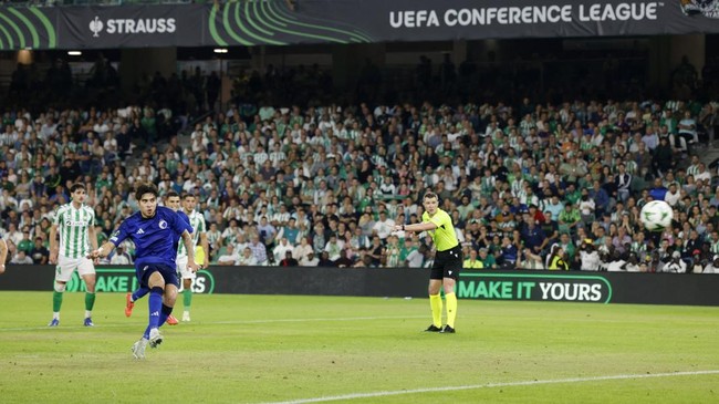 Pelatih FC Copenhagen Jacob Neestrup memberikan pujian kepada Kevin Diks yang sukses mengeksekusi penalti dan menjadi gol penentu kemenangan.