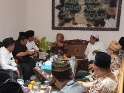 Risma-Gus Hans Dukung Kemandirian Pesantren Saat Kunjungi Ponpes Tremas