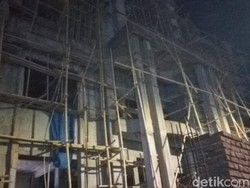Rumah Bos Skincare di Makassar Disegel Pemkot, Spanduknya Kini Ditutup Terpal
