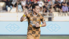 Top 3 Sports: Egy Maulana Dikepung Asing, Guardiola Menangis