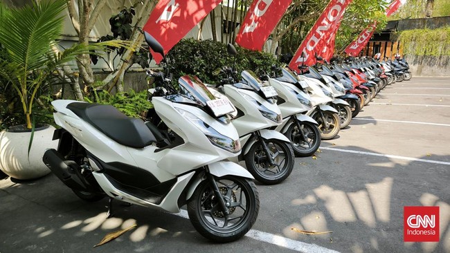 Salah satu dealer utama motor Honda, Astra Motor, mengklaim setidaknya 8 dari 10 motor yang terjual di Jawa Tengah dan Yogyakarta adalah merek Honda.