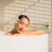 Satu Cara Mandi Ini Datangkan Banyak Manfaat untuk Tubuh dan Pikiran, Apa Itu?