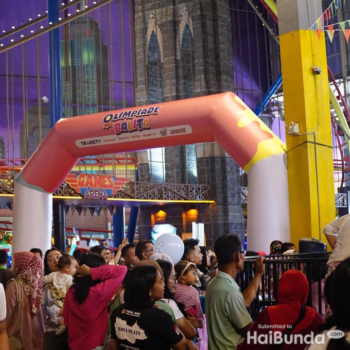<p>Olimpiade Balita merupakan kompetisi Bunda dan anak yang diselenggarakan oleh Trans TV. Perlombaan ini bisa melatih motorik serta memberikan pengalaman untuk Si Kecil. (Foto: HaiBunda/Atmaja Kurniawan & Nathania Widya)</p>
