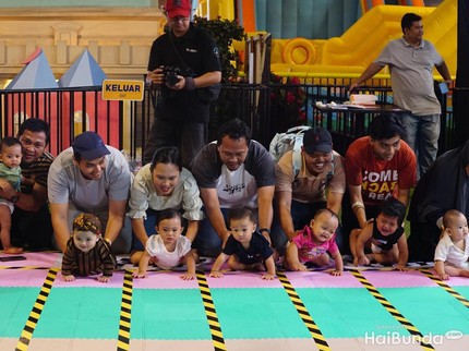 Super Gemas! 7 Potret Keseruan Si Kecil Ikut Lomba Merangkak di Olimpiade Balita