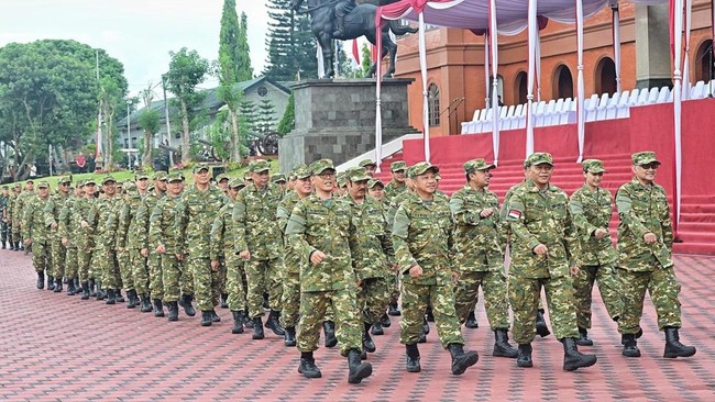 Anggota Kabinet Merah Putih meninggalkan Akademi Militer (Akmil) Magelang, Jawa Tengah, pada Minggu (27/10) pagi seiring dengan retret nan sudah selesai.