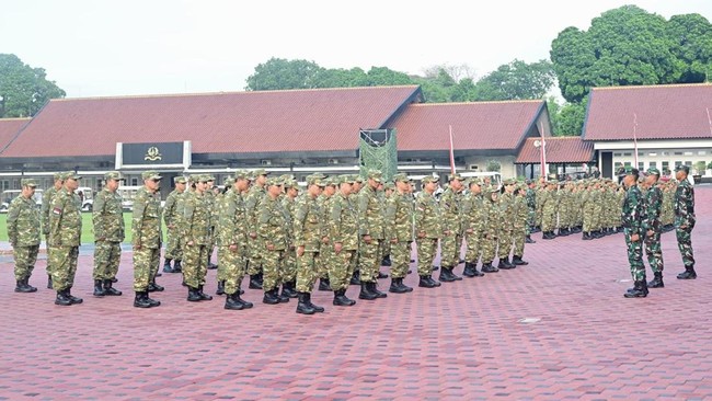 Luhut Binsar Pandjaitan mengaku serasa kembali ke masa lalu ketika mengikuti retreat Kabinet Merah Putih di Akademi Militer (Akmil), Magelang.