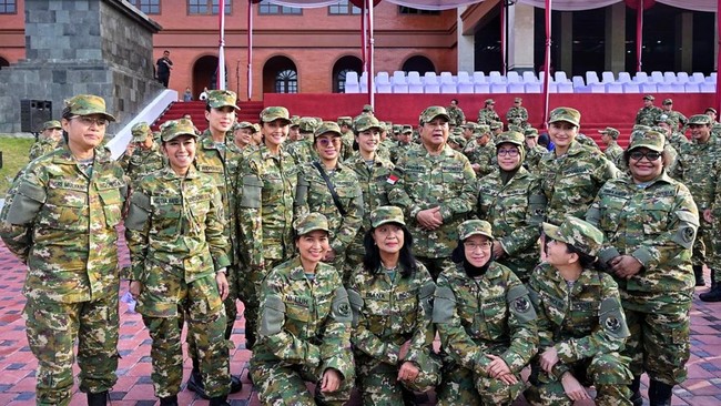 Wamendiktisaintek Stella Christie menyatakan retreat menteri Kabinet Merah Putih di Akademi Militer (Akmil) Magelang, efektif membangun kerja sama tim.