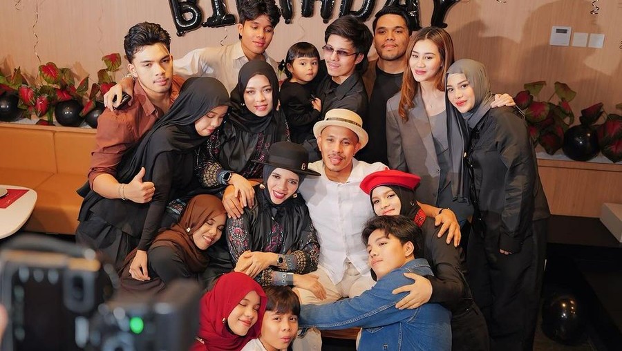 Penampilannya Beda Sendiri, Aaliyah Massaid Disorot Saat Rayakan Ultah Mertua