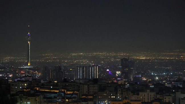 Israel menyebut jer tempur mereka kembali dengan selamat setelah menghancurkan pabrik misil milik Iran.
