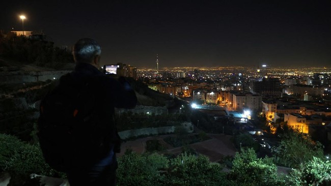 Ledakan di Teheran diklaim pejabat Iran berasal dari sistem pertahana udara mereka yang menangkis serangan drone.