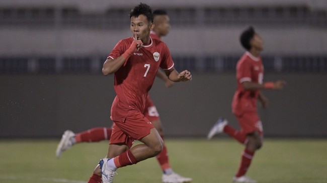 Timnas Indonesia U-17 berhasil lolos ke Piala Asia U-17 2025 usai melakoni laga terakhir babak kualifikasi lewat jalur runner up terbaik.