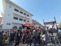 Kemeriahan Tradisi Nadran Tiga Kampung Nelayan di Cirebon