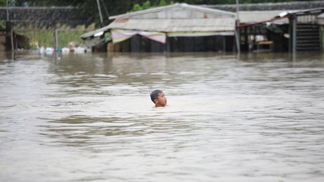Korban tewas akibat Badai Trami yang menerjang Filipina dilaporkan sudah menembus 100 orang.