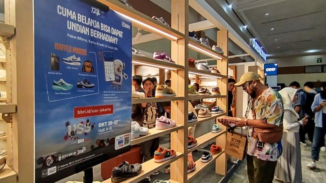 BRI hadir sebagai Official Mobile Banking Partner pada ajang tahunan Urban Sneaker Society (USS) 2024 sebagai bentuk dukungan terhadap generasi muda.