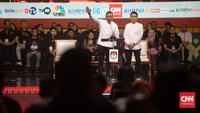 Terdapat banyak tipo dalam slide paparan visi-misi pasangan cagub-cawagub Dharma Pongrekun-Kun Wardhana saat debat Pilgub jakarta.