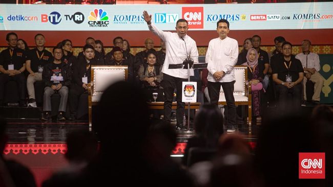 Slide Dharma-Kun Berlepotan Typo: Kesalteraan hingga Ekonti Air