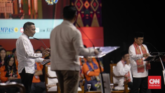 Dharma Pongrekun memamerkan program Getuk Tular Adab dengan cukup bekerja di rumah di debat kedua Pilkada Jakarta 2024.