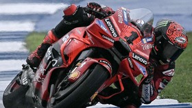 FOTO: Bagnaia Kalahkan Martin, Marquez Jatuh di MotoGP Thailand