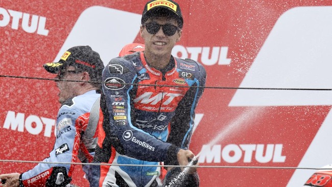 Pembalap asal Jepang Ai Ogura berhasil menjadi juara dunia Moto2 2024 usai finis kedua di Moto2 Thailand 2024 di Sirkuit Internasional Buriram, Minggu (27/10).